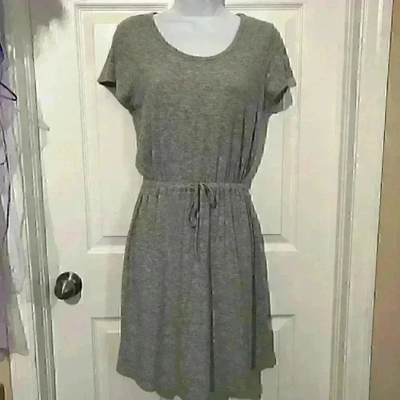 Olive & Oak Grey Short Sleeve Scoop Neck Dress - Picture 3 of 4
